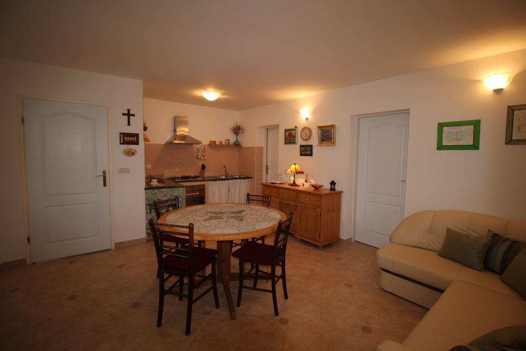 Apartamento Megi1 Vrbnik Habitación foto