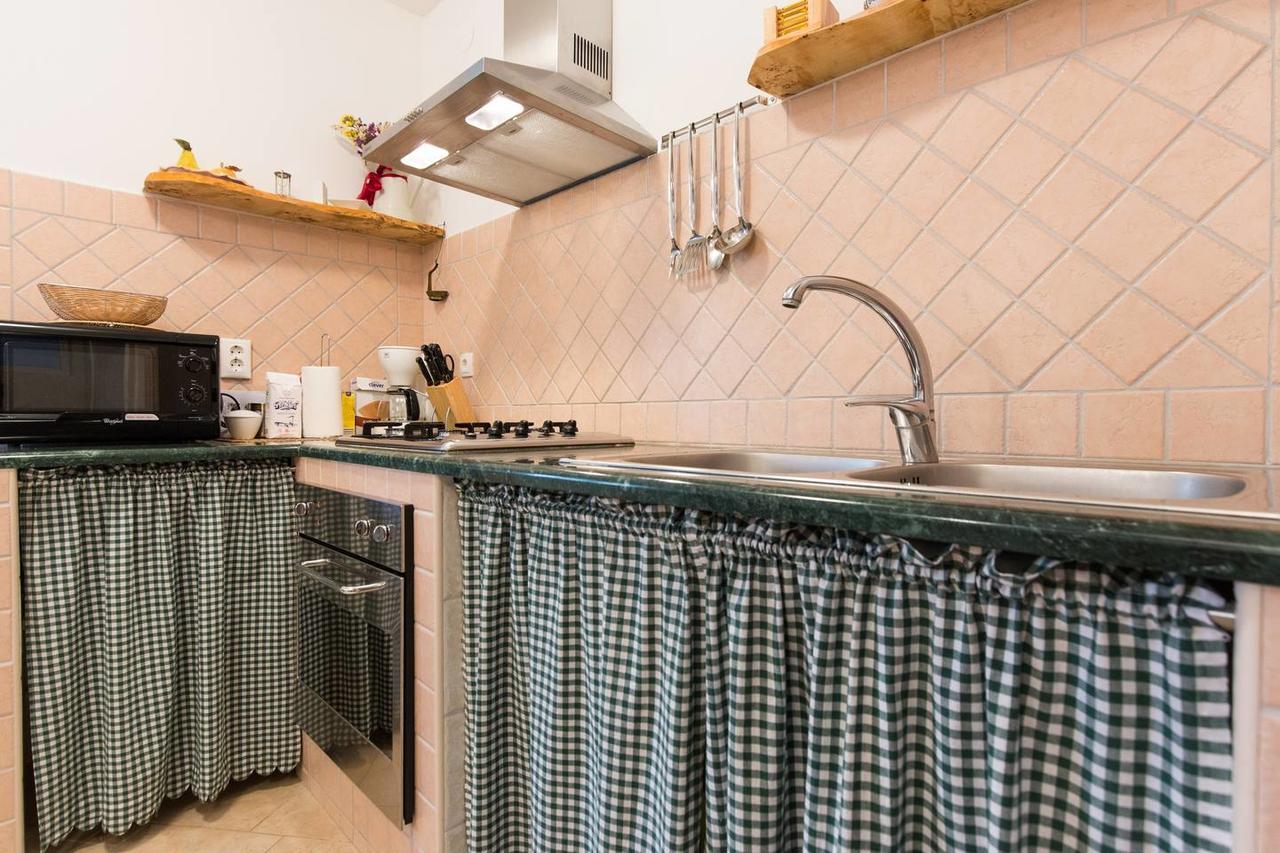 Apartamento Megi1 Vrbnik Exterior foto